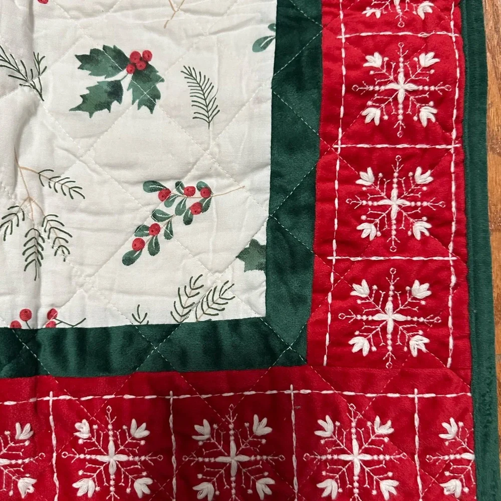 St. Nicholas Square 3 Piece Winter Patchwork King Quilt Set